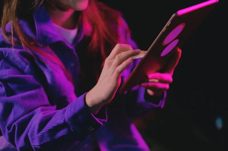 Pixel, Plots und Prompts: Wohin treibt die Technologie das digitale Lesen?